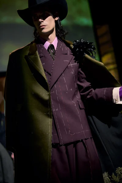 Look 11